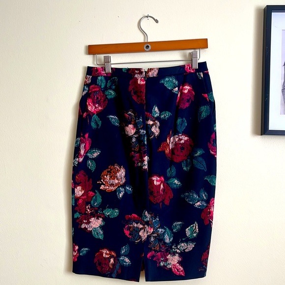Beautiful floral pencil skirt from Merona - Picture 2 of 3